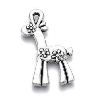 Dije Jirafa con Flores Tono Plata Envejecida 33.5x20mm | 4 uds