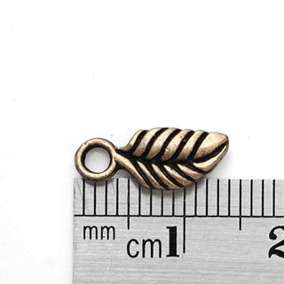 Mini Dije Hoja Estilo Tibetano Tono Bronce Envejecido 14x6x2mm | 13 uds