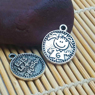 Dije Redondo “Eres la + Divertida” Tono Plata Envejecida 21x18mm | Pack 6 uds