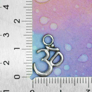 Dije Símbolo Ohm Tono Plata Envejecida 21x18mm | Pack 9 uds