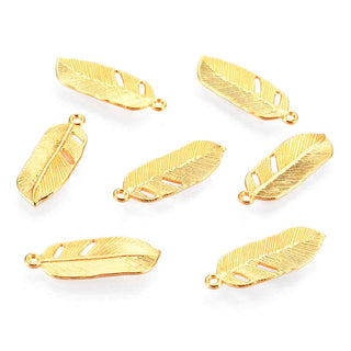 Dije Pluma de Aleación Estilo Tibetano Tono Oro 24x9x2mm | 4 uds