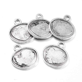 Dije Placa Corazón con Espiral Tono Plata Envejecida 19mm | 6 uds