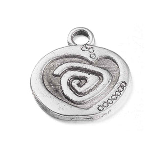 Dije Placa Corazón con Espiral Tono Plata Envejecida 19mm | 6 uds