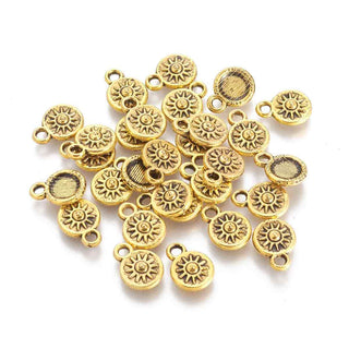 Mini Dije Redondo Sol en Relieve de Aleación Tono Oro Envejecido 9x2mm | 18 uds