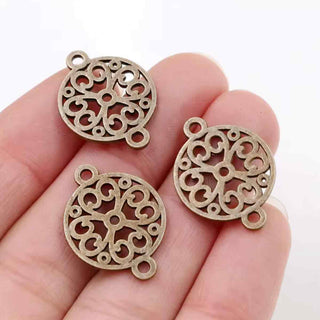 Conector Medallón Circular Calado con Cruz Floral y Volutas Estilo Tibetano Aleación Tono Bronce Envejecido 24x18x1mm | 5 uds