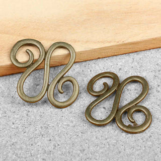 Conector Volutas en S Entrelazadas Estilo Tibetano Aleación Tono Bronce Envejecido 34x30x2mm | 2 uds