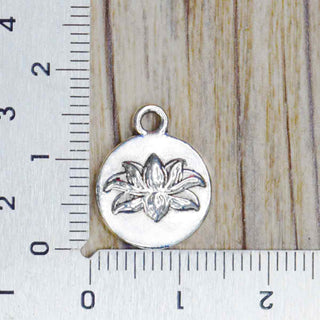 Dije Flor de Loto Doble Cara Tono Plata Envejecida 16x13mm | 4 uds