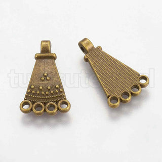 Eslabones estilo tibetano, triangular, 20x12x2 mm.