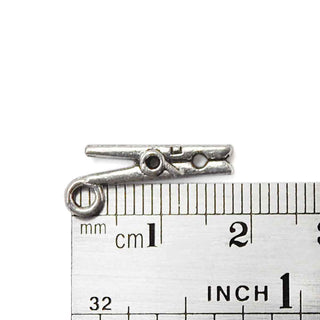Dije Pinza de Ropa Estilo Tibetano Tono Plata Envejecida 19x7.5mm | 14 uds