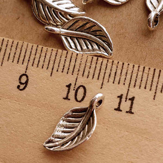 Dije Hoja de Árbol Estilo Tibetano Tono Plata Envejecida 14x7mm | 18 uds