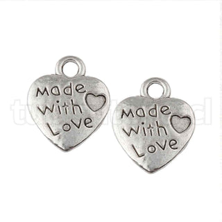 Corazones estilo tibetano de aleación de zinc, con frase tallada “hechas con amor”, 12x9.5x1 mm.