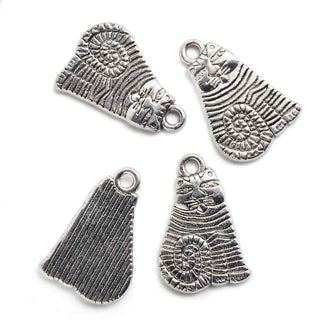 Dije Gato Atigrado Estilo Tibetano Tono Plata Envejecida 13x20.5mm | 5 uds