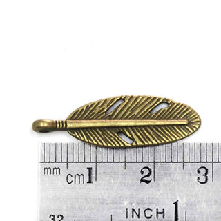 Dije Pluma Estilo Tibetano Tono Bronce Envejecido 9x30x2mm | 7 uds