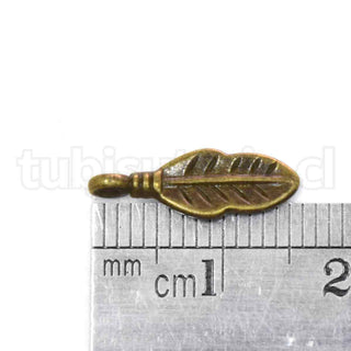 Colgante de aleación estilo tibetano, pluma pequeña, 17x6x1 mm.