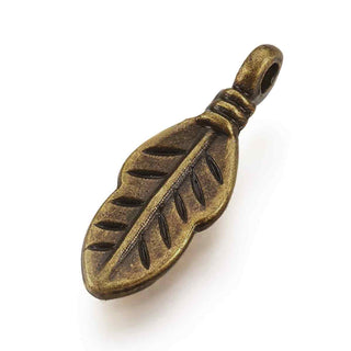 Mini Dije Pluma Estilo Tibetano Tono Bronce Envejecido 17x6x1mm | 22 uds