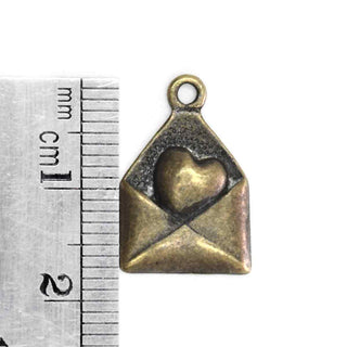 Dije Sobre con Corazón Tono Bronce Envejecido 17x10x2mm | 8 uds