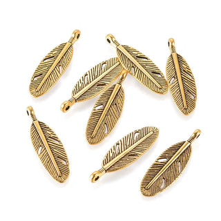 Dije Pluma de Aleación Tono Oro Envejecido 30x9x2mm | 8 uds