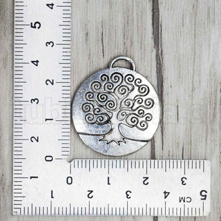 Colgante estilo tibetano, redondo plano con árbol de la vida, 27xx23.x2.5 mm.