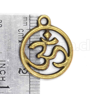 Colgante de aleación estilo tibetano, redondo plano con ohm / aum, 21x18x2 mm.