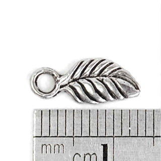 Mini Dije Hoja Estilizada Estilo Tibetano Tono Plata Envejecida 14x6mm | 11 uds