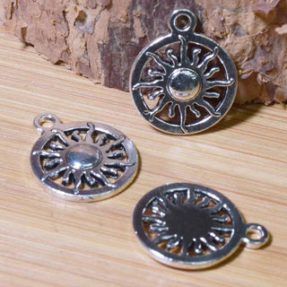 Dije Sol Celestial Estilo Tibetano Tono Plata Envejecida 19.5x16mm | 8 uds
