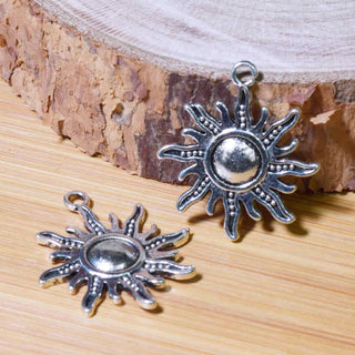 Maxi Dije Sol Radiante Estilo Tibetano Tono Plata Envejecida 28.5x23mm | 5 uds