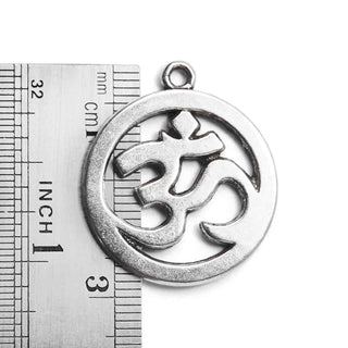 Maxi Dije Símbolo Ohm Sagrado Estilo Tibetano Tono Plata Envejecida 29x25.5mm | 2 uds