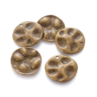 Dije Redondo con Textura Machacada Estilo Tibetano Tono Bronce Envejecido 32x33.5x3.5mm | 3 uds