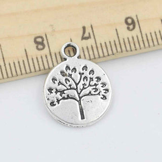Dije Medalla Circular Árbol de la Vida Bajo Relieve Estilo Tibetano Tono Plata Envejecida 18.5x15mm | 7 uds