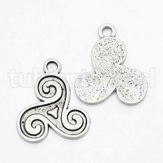 Colgante de aleación estilo tibetano, triskelion o trisquel, 24.5x21x1 mm.