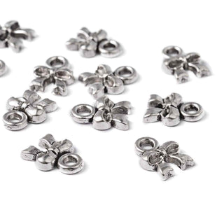 Mini Dije Lazo Encintado Estilo Tibetano Tono Plata Envejecida 8x8x2mm | 22 uds