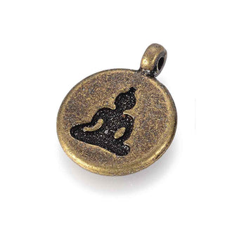 Dije Redondo con Buda Tallado Estilo Tibetano Tono Bronce Envejecido 19x15x4.5mm | 5 uds