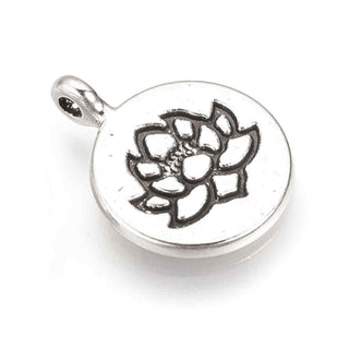 Dije Medalla Flor de Loto en Bajo Relieve Estilo Tibetano Tono Plata Envejecida 20x15x4.5mm | 4 uds