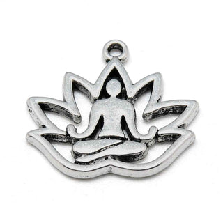 Dije Calado Silueta Meditación en Flor de Loto Tono Plata Envejecida 16.5x18mm | 6 uds