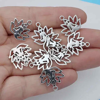Dije Calado Silueta Meditación en Flor de Loto Tono Plata Envejecida 16.5x18mm | 6 uds