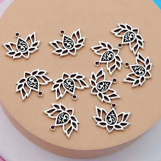 Dije Calado Flor de Loto con Símbolo Ohm Tono Plata Envejecida 16.5x20.5mm | 6 uds