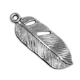 Dije Pluma Silvestre en Sobre Relieve Estilo Tibetano Tono Plata Envejecida 24x9mm | 5 uds