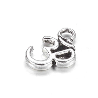 Dije Símbolo Om Lisa Estilo Tibetano Tono Plata Envejecida 16x11mm | 10 uds