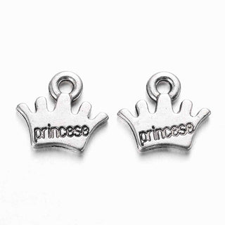 Dije Corona con Inscripción Princess en Bajo Relieve Estilo Tibetano Tono Plata Envejecida 13x10.5mm | 9 uds