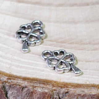 Dije de Trébol de la Suerte en Relieve Detallado Estilo Botánico en Tono Plata Envejecida para Bisutería Delicada y Amuletos de Buena Fortuna Hechos a Mano, 10x6 mm - 16 uds