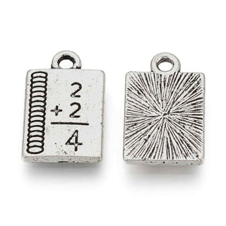 Dije de Libro Cuaderno de Matemáticas en Relieve Detallado Estilo Académico en Tono Plata Envejecida para Bisutería de Autor y Amuletos de Sabiduría Hechos a Mano, 17x10.5 mm - 6 uds