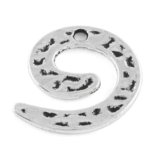 Dije Espiral Plano con Textura Machacada Estilo Tibetano Tono Plata Envejecida 21x20mm | 4 uds