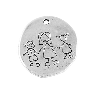 Dije Medalla Redonda Plana con Motivo de Familia Estilo Tibetano Tono Plata Envejecida 27.5x23mm | 1 ud