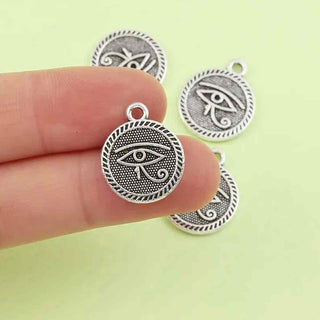 Dije de Ojo de Horus de la Protección Sagrada en Medalla Redonda Plana en Tono Plata Envejecida para Bisutería Mística y Amuletos de Sanación Hechos a Mano, 27.5x23 mm - 3 uds