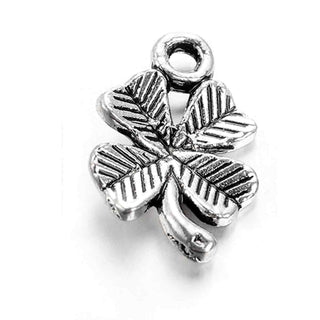 Dije Trébol de Cuatro Hojas con Nervaduras en Relieve Estilo Tibetano Tono Plata Envejecida 15.5x10mm | 12 uds
