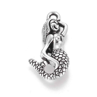 Dije Sirena en Relieve Estilo Tibetano Tono Plata Envejecida 23x12mm | 8 uds