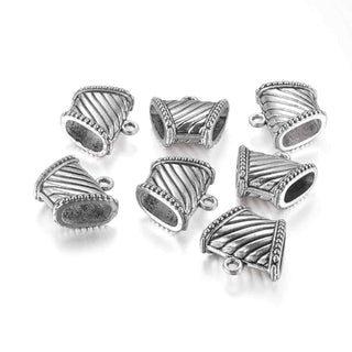 Enlace de Suspensión Trapezoidal Estilo Tibetano Tono Plata Envejecida 23x24mm | 1 ud
