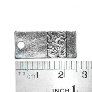Dije Placa Rectangular Plana con Filigrana Floral Estilo Tibetano Tono Plata Envejecida 26x11mm | 5 uds