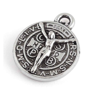 Mini Dije de Medalla de San Benito en Relieve Tridimensional para Protección Espiritual en Tono Plata Envejecida para Bisutería de Autor y Amuletos Hechos a Mano, 17x14 mm - 6 uds