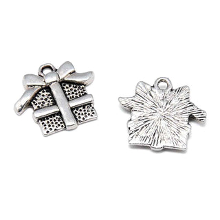 Dije Caja de Regalo con Lazo Estilo Tibetano Tono Plata Envejecida 16x15mm | 7 uds